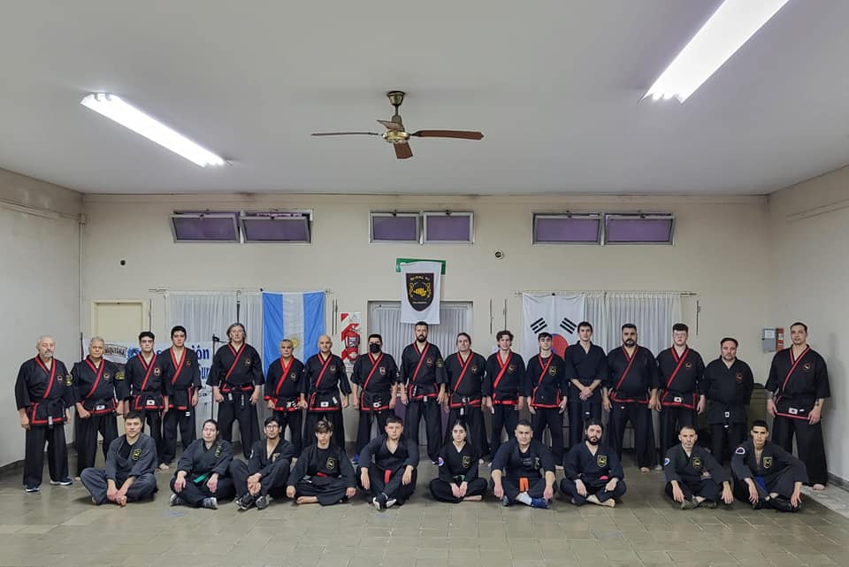 CLASE EN BAHIA BLANCA DICTADA POR EL MAESTRO DAE WON YOO