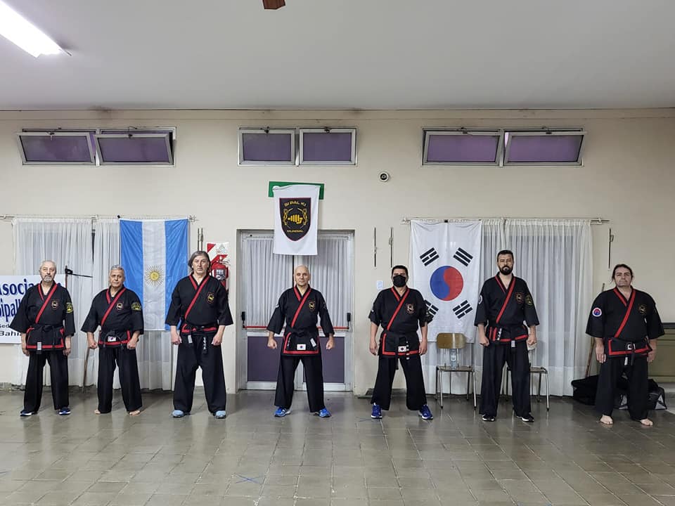 CLASE EN BAHIA BLANCA DICTADA POR EL MAESTRO DAE WON YOO