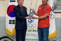Korean Sport & Olimpic Committee distingue al Mtro. Dae Won Yoo.