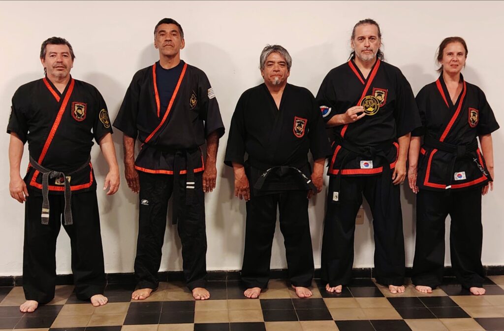 URUGUAY ENTREGA ESCUDO DE ION BI RYU (2)